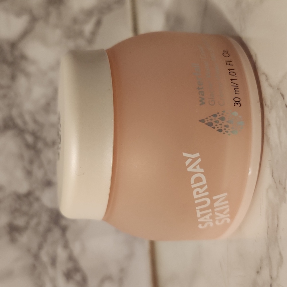 Saturday skin waterfall glacier water cream
